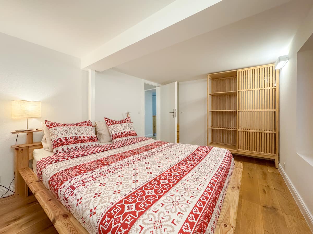 Queen bed with patterned bedding